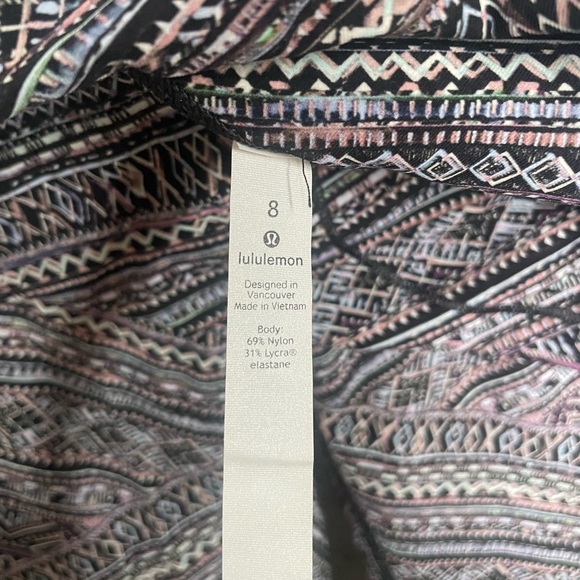 lululemon size 8 align, worn only a few times basically new - Picture 3 of 3